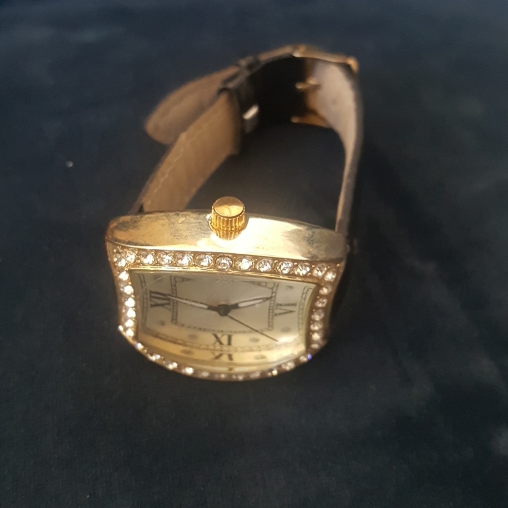 Watch - Picture 2 of 4